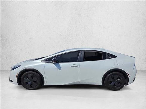Used 2024 Toyota Prius LE FWD image 8
