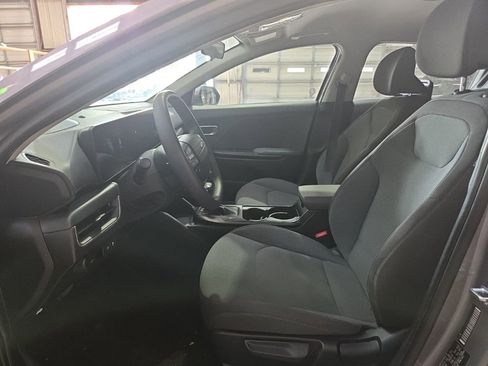Used 2025 Kia K4 LXS image 11