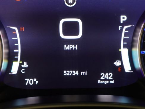 Used 2024 Chrysler Pacifica Touring-L FWD image 43