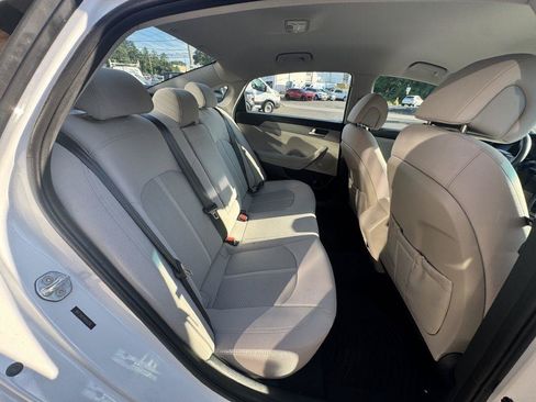Used 2017 Hyundai Sonata SE FWD image 18