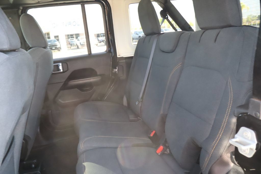 Used 2024 Jeep Wrangler Unlimited Sahara AWD/4WD image 37