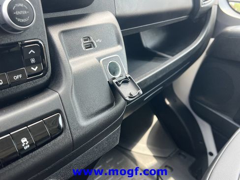 Used 2025 RAM ProMaster 2500 w/ Convenience Group FWD image 9