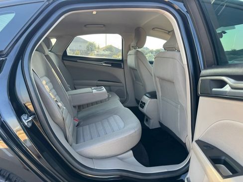 Used 2018 Ford Fusion SE w/ Fusion SE Technology Package FWD image 40