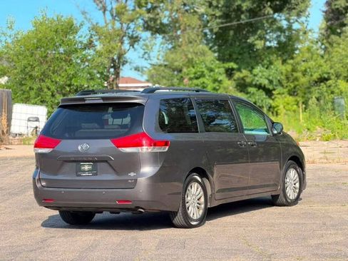 Used 2012 Toyota Sienna XLE FWD image 6