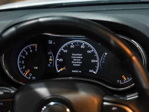 Used 2018 Jeep Grand Cherokee Altitude AWD/4WD image 19