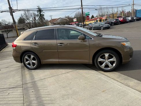 Used 2011 Toyota Venza w/ Premium Pkg #2 image 3