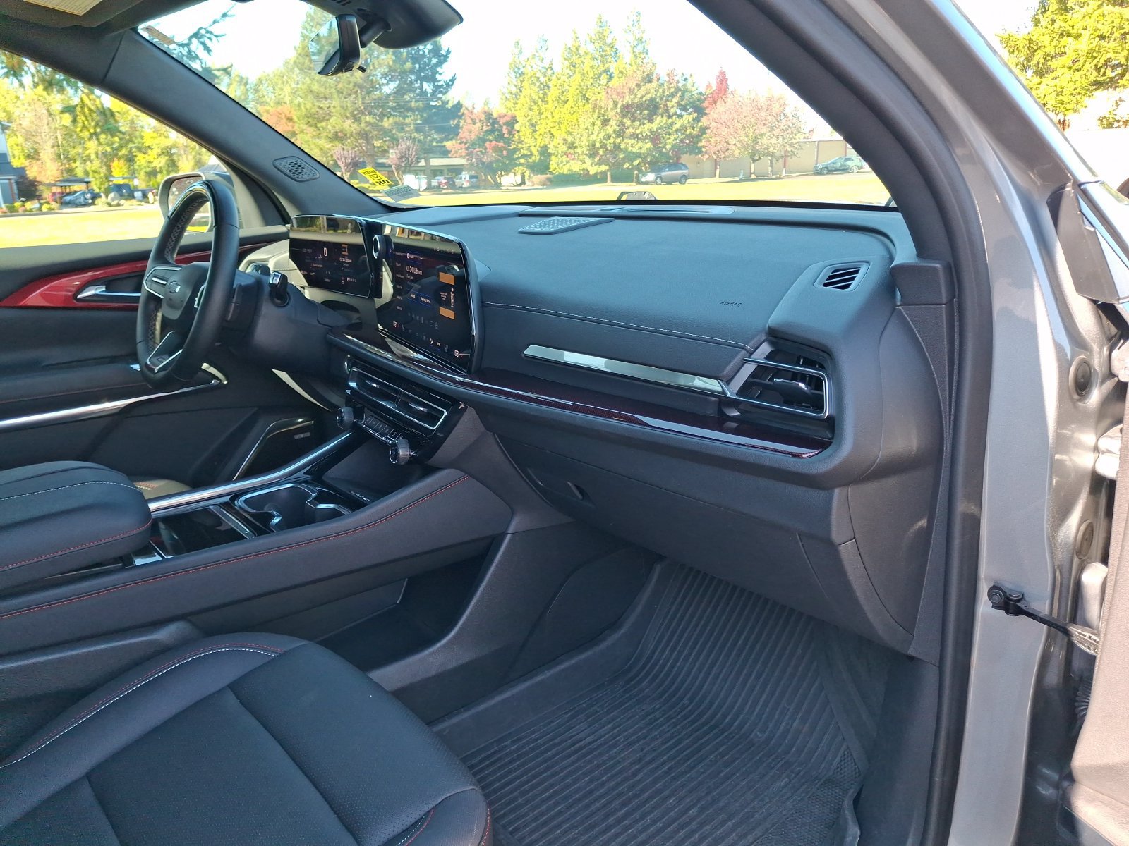Used 2024 Chevrolet Traverse Z71 w/ Enhanced Driving Package AWD/4WD image 26