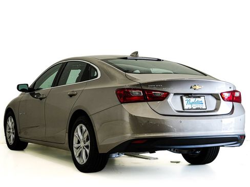 Used 2025 Chevrolet Malibu LT FWD image 8