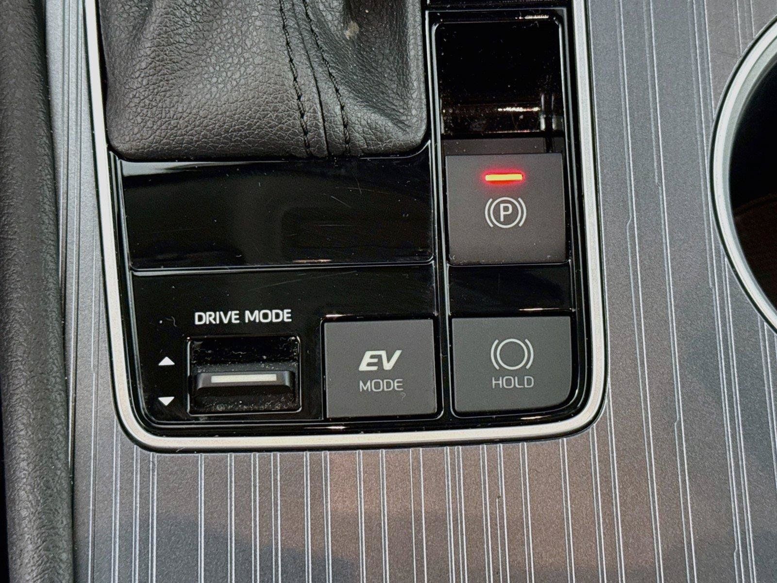Used 2025 Toyota Sienna LE FWD image 22