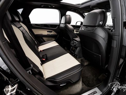 Used 2022 Bentley Bentayga image 56
