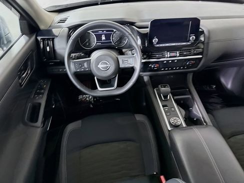 Certified 2025 Nissan Pathfinder SV AWD/4WD image 3