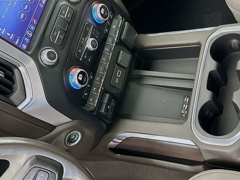 Used 2020 GMC Sierra 1500 SLT image 16