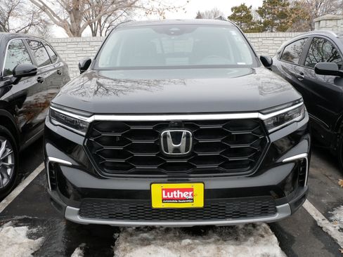 Used 2023 Honda Pilot Elite image 3