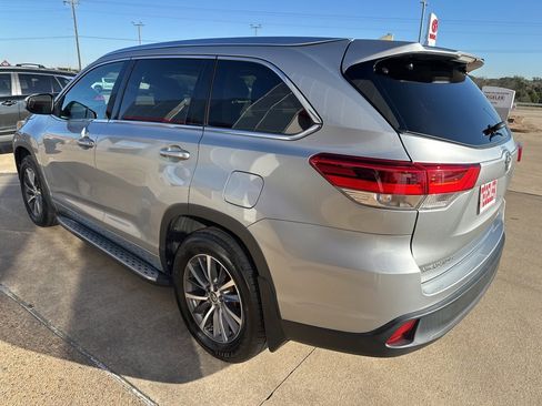 Used 2017 Toyota Highlander XLE image 5