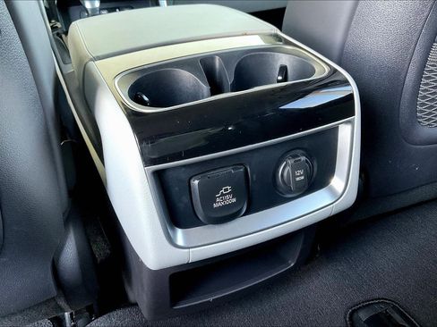 Used 2024 Kia Carnival SX FWD image 10
