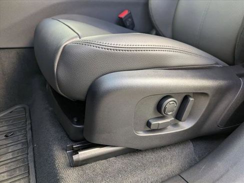 New 2025 Land Rover Range Rover Velar S image 4