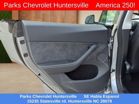 Used 2024 Tesla Model Y Long Range AWD/4WD image 25