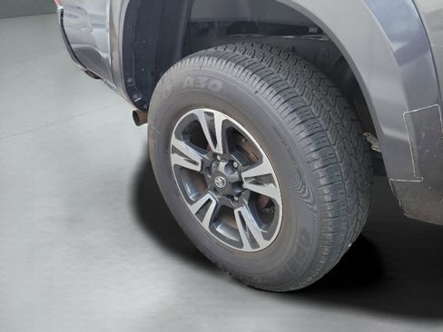 Used 2019 Toyota Tacoma TRD Sport image 28