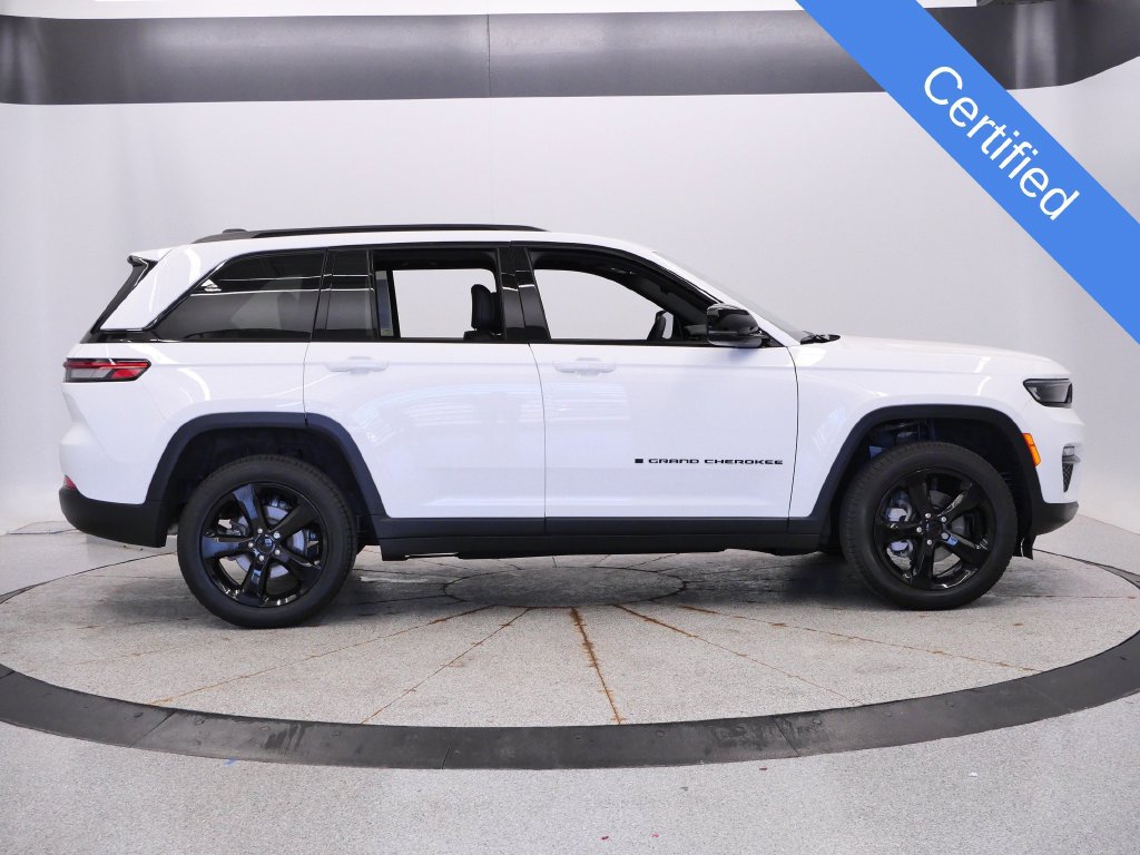 Certified 2024 Jeep Grand Cherokee Limited w/ Black Appearance Package AWD/4WD image 8