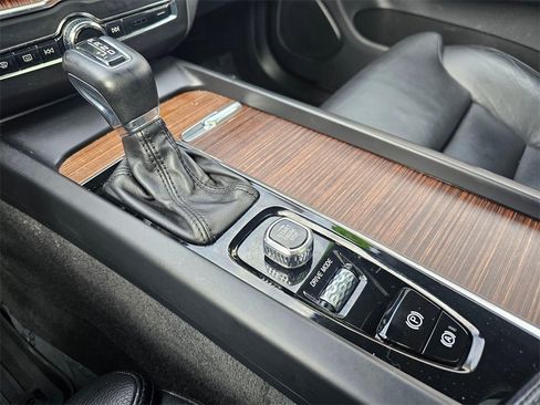Used 2019 Volvo XC60 T6 Momentum w/ Advanced Package image 36