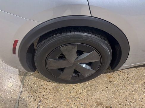 Used 2024 Toyota Prius LE image 9