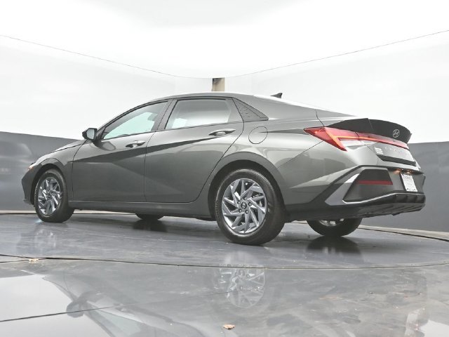 Used 2026 Hyundai Elantra Hybrid FWD image 41