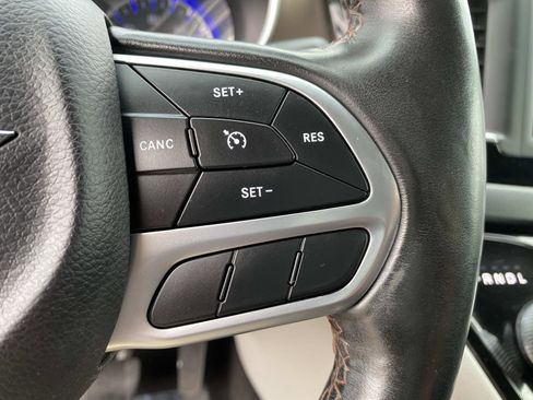 Used 2019 Chrysler Pacifica Touring-L FWD image 15