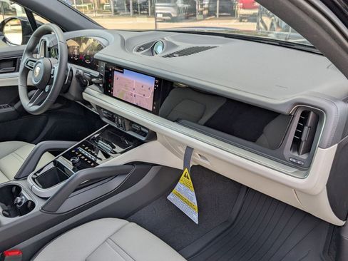 New 2026 Porsche Cayenne S image 26