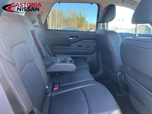 Used 2024 Nissan Pathfinder SL image 38