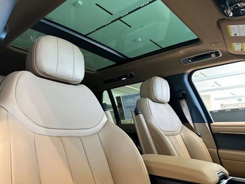 New 2026 Land Rover Range Rover Long Wheelbase SE AWD/4WD image 15