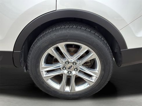 Used 2016 Ford Explorer XLT w/ Equipment Group 202A image 40