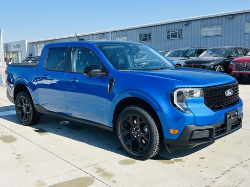 New 2026 Ford Maverick Lariat w/ Black Appearance Package image 2