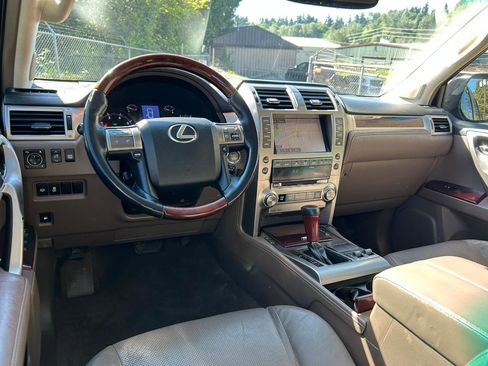 Used 2015 Lexus GX 460 w/ Premium Package AWD/4WD image 16