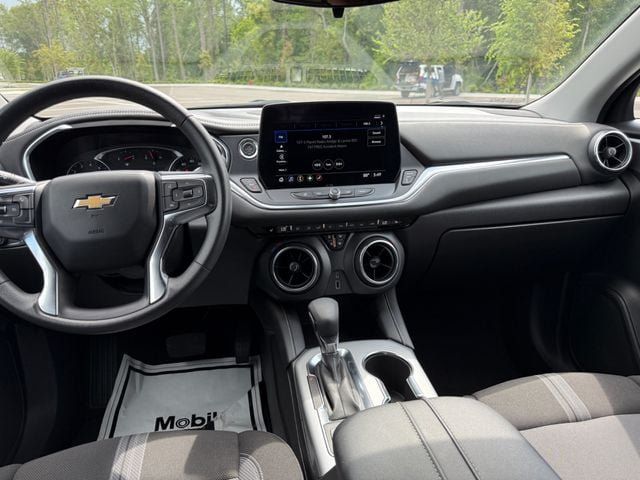 Used 2025 Chevrolet Blazer LT AWD/4WD image 10
