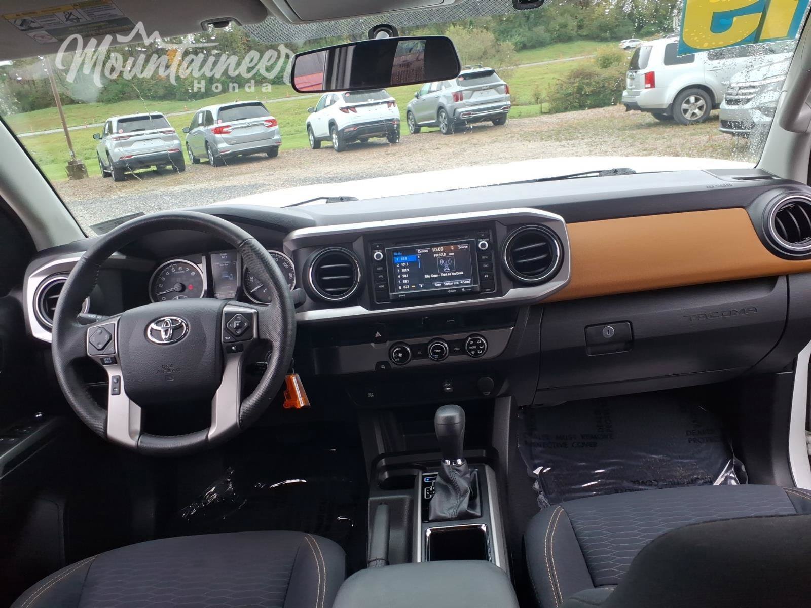 Used 2016 Toyota Tacoma SR5 RWD image 26