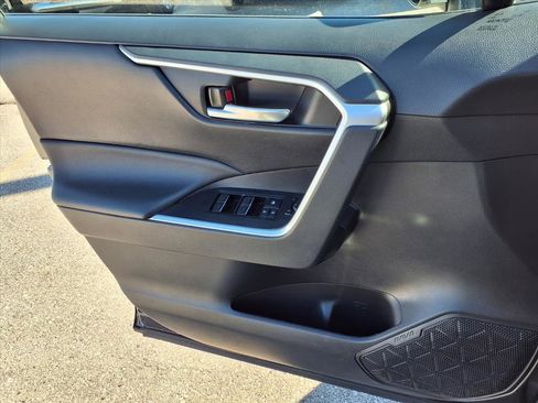 Used 2022 Toyota RAV4 XLE w/ Convenience Package image 21