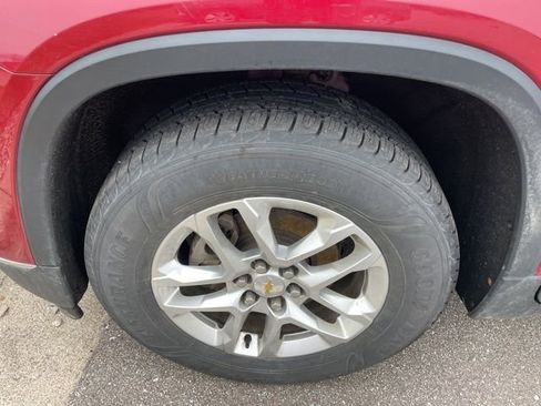 Used 2019 Chevrolet Traverse LT image 9