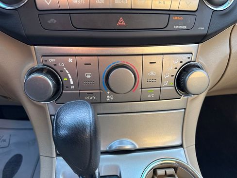 Used 2011 Toyota Highlander 2WD image 22