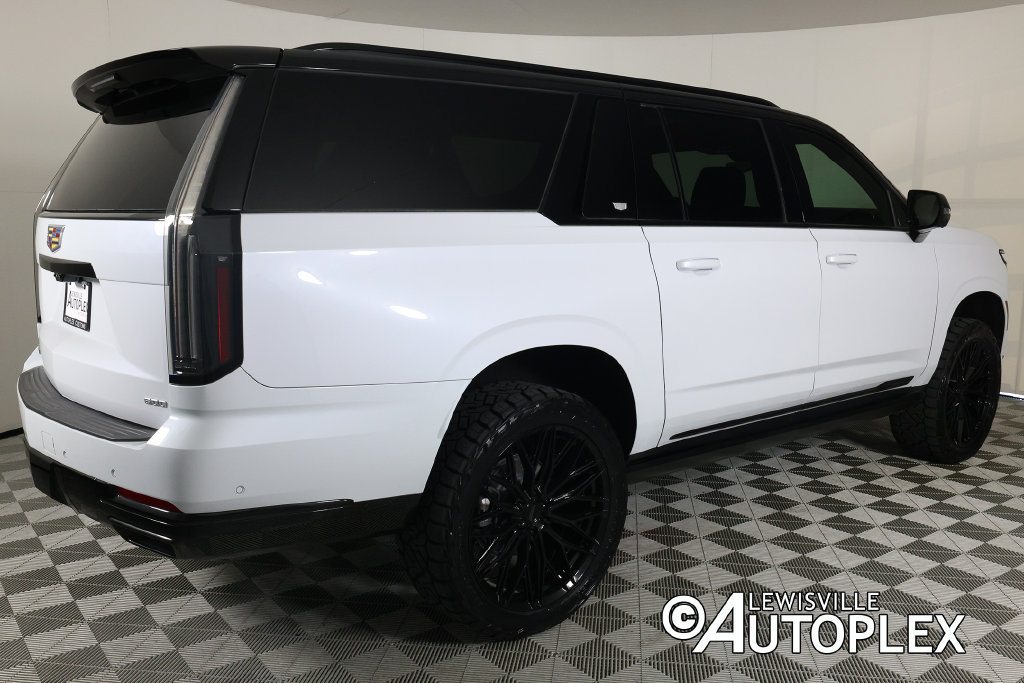 Used 2026 Cadillac Escalade ESV Sport w/ Touring Package AWD/4WD image 5