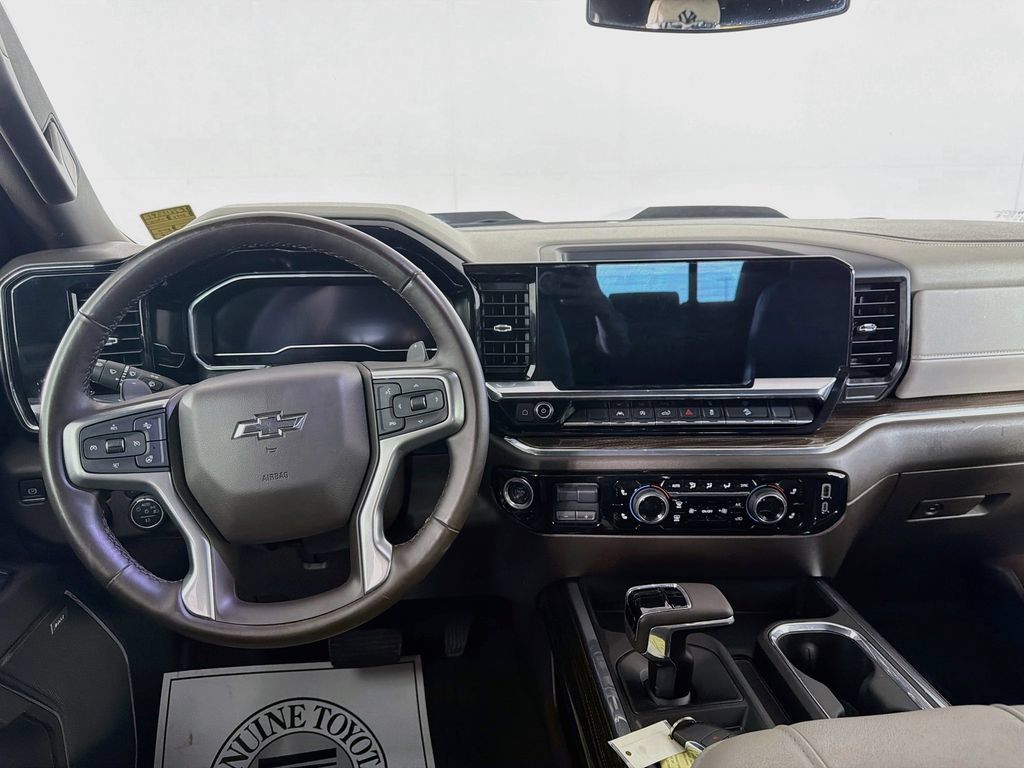 Used 2025 Chevrolet Silverado 1500 LT Trail Boss w/ Convenience Package II AWD/4WD image 20