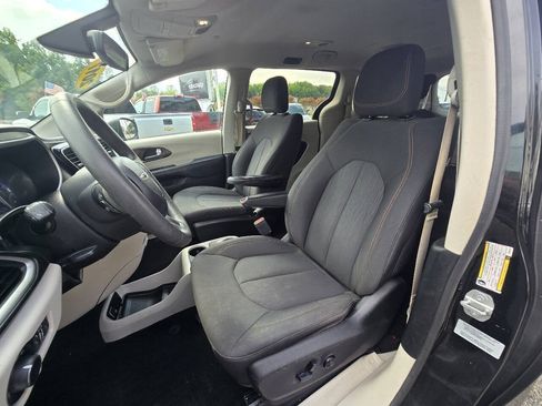 Used 2017 Chrysler Pacifica LX FWD image 20