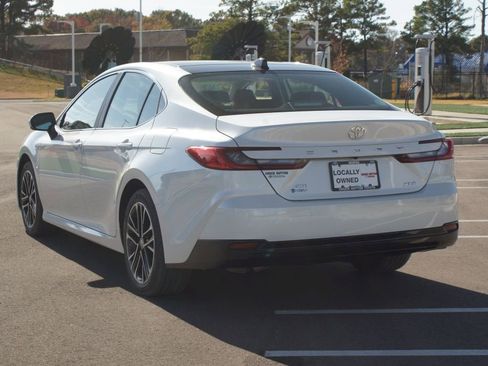 Used 2025 Toyota Camry XLE image 16