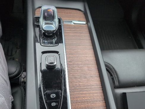 Used 2023 Volvo XC60 B5 Ultimate image 23