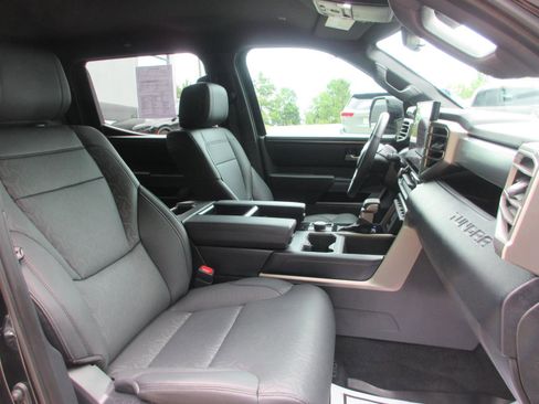 Used 2025 Toyota Tundra SR5 w/ SR5 Premium Package AWD/4WD image 23