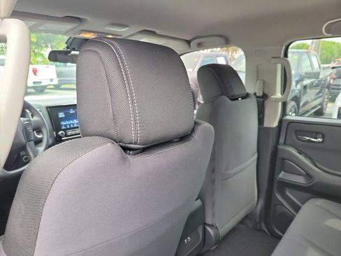 Used 2024 Nissan Frontier SV RWD image 12