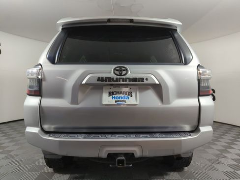 Used 2015 Toyota 4Runner SR5 image 4