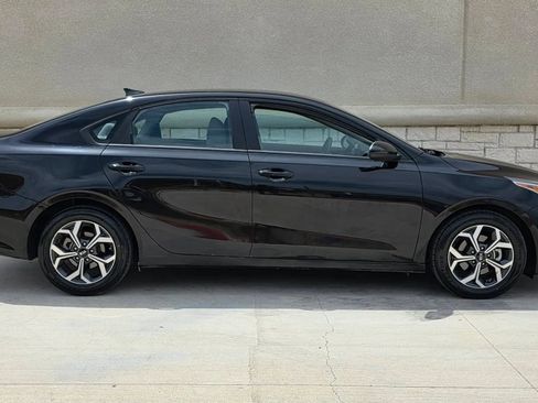 Used 2021 Kia Forte LXS FWD image 2