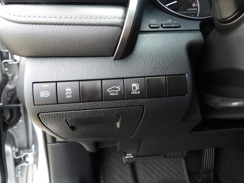 Used 2024 Toyota Camry SE image 21