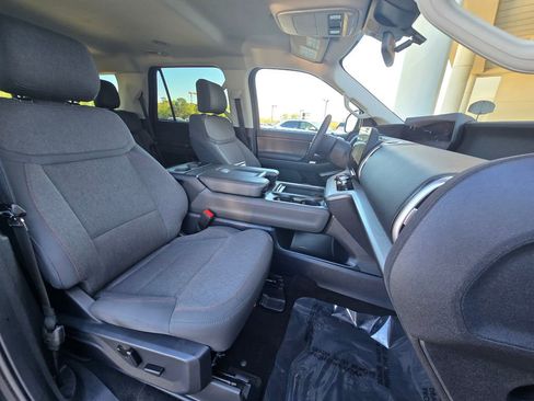 Used 2025 Ford Expedition Active image 38