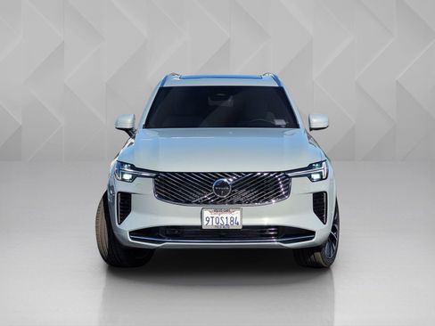 Certified 2025 Volvo XC90 T8 Plus image 2